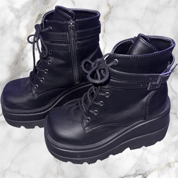 Demonia Shaker-52 Platform Boot - Picture 3 of 4